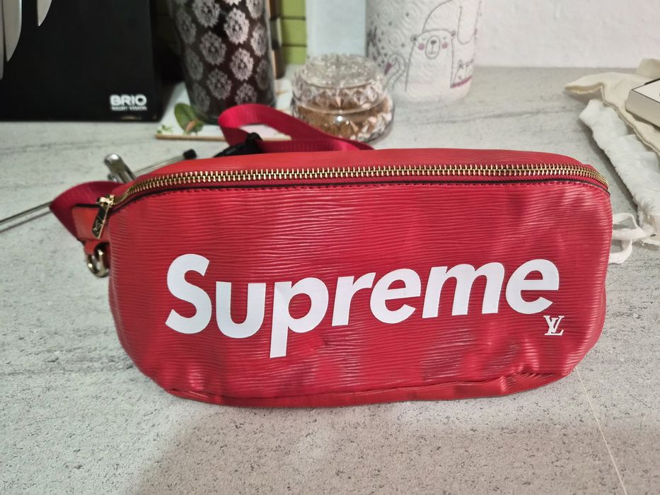 Чанта за кръста Supreme и LV
