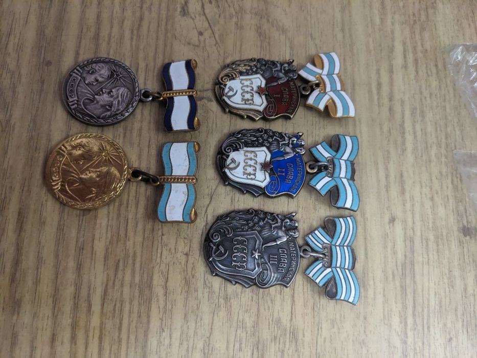 Продам значки времён СССР