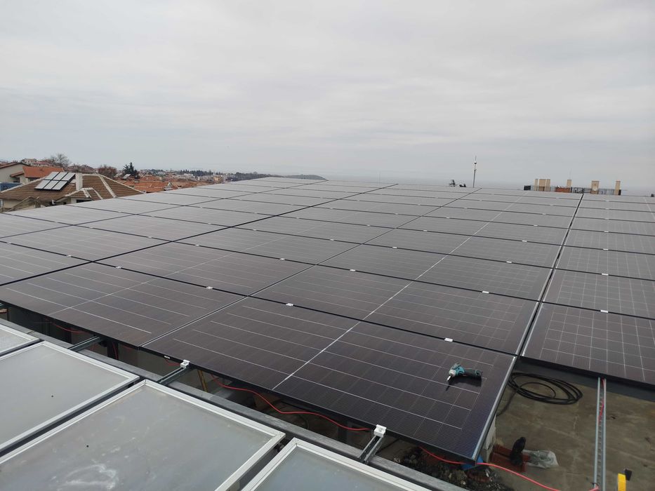 Екип - електротехник и монтажници за Фотоволтаични системи