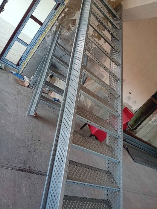 Confectionam scarii metalice zincate exterioare și pentru incendii , p