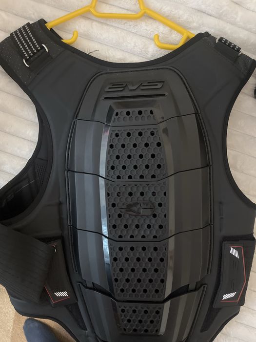 Vând vestă protecție EVS