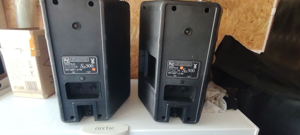 Vând 2 boxe Electro voice sx 300  fără difuzoare  subwoofer Zeck lf15.400
