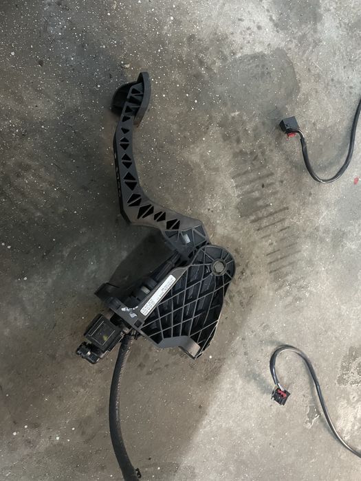 Pedala ambreiaj golf 5 6 passat b6 b7 cc leon octavia 2