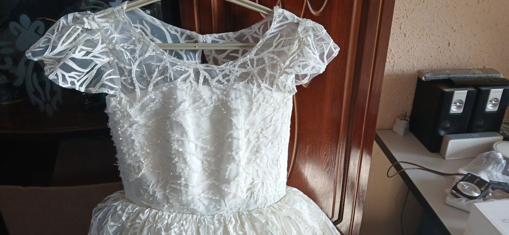 Срочно продаются новые детские платья на девочек 2-7лет