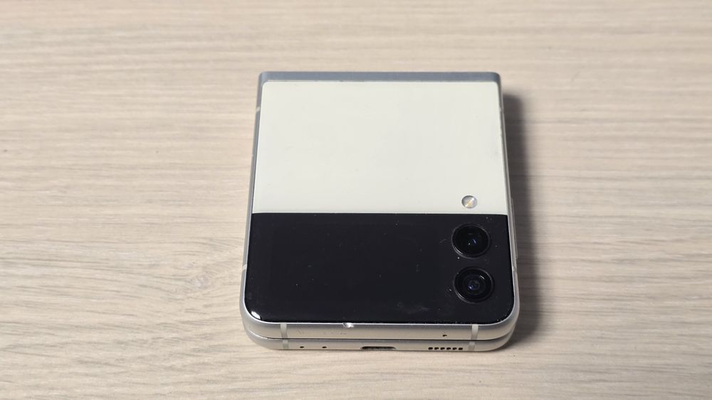 Samsung Z Flip 4 Defect ecran mare