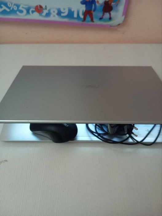 Noutbek Asus markazi