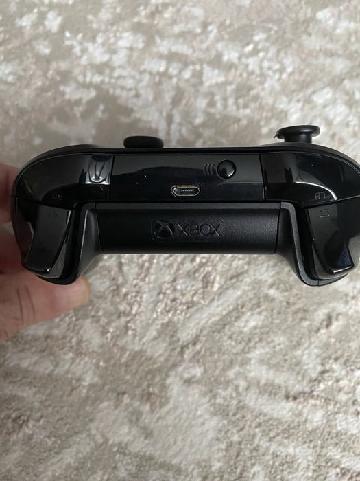 Продам Xbox One 500g