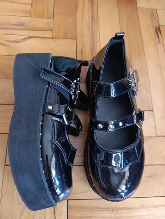 Обувки номер  38