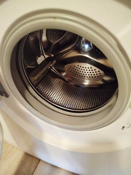 Пералня Zanussi, работеща, със забележки по някои програми.