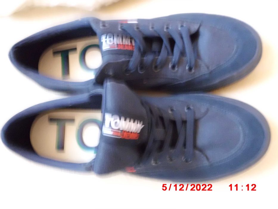 Vand adidasi/bascheti Tommy