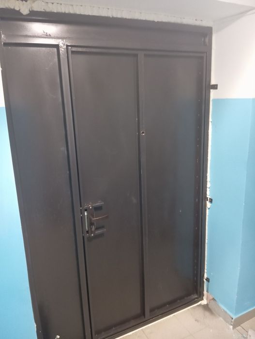 Дверь в кладовке