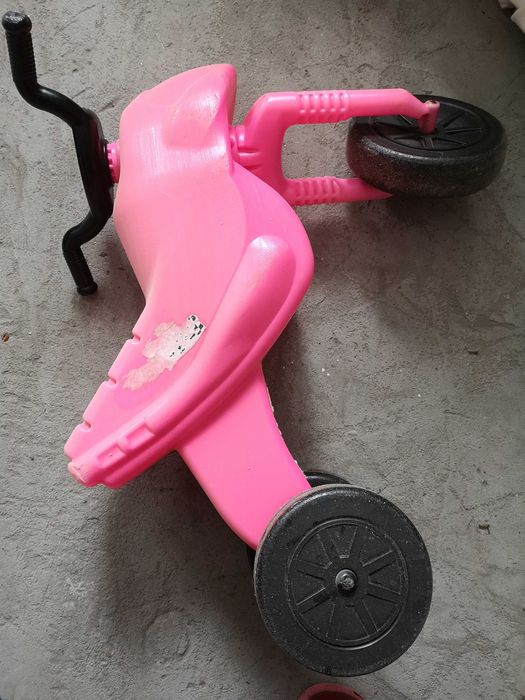 Moto plastic roz  pt fetite