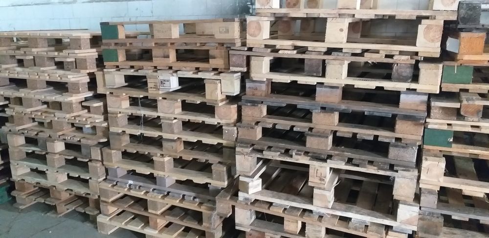 Vând PALETi buni . In perfectă stare