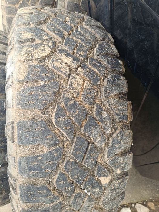 Гуми с джанти за японски джип