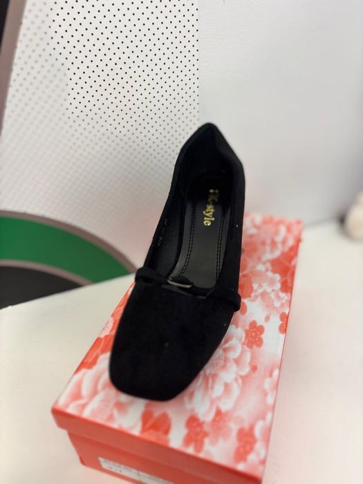 Чёрные замшевые туфли