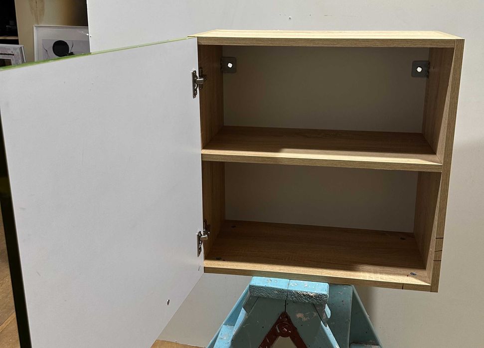 2 buc Dulap Suspendat cu usa si raft; Corp solid de perete