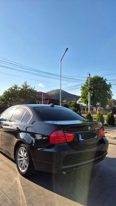 BMW 320 E90 manual,  facelift 2011, 2.0 diesel, 184 cp trapă, bixenon adaptiv