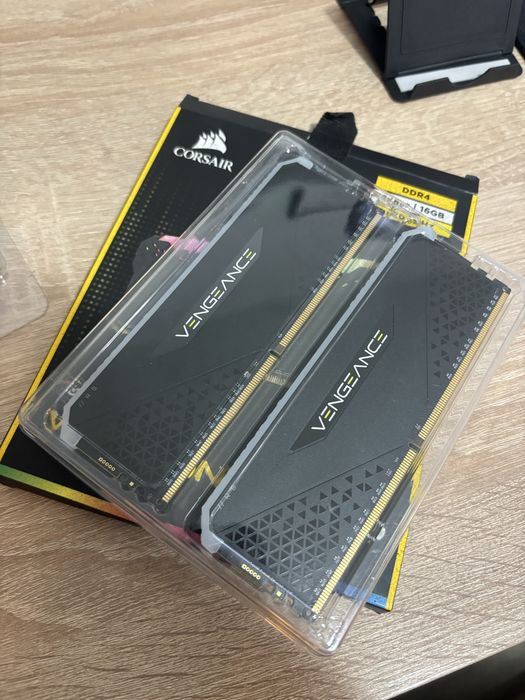 Рам памет DDR4 Corsair Vengeance RGB RS 16GB 3200MHz