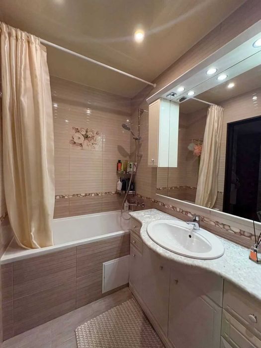 Дава се под наем Тристаен апартамент в София, Зона Б-18 - 90 кв.м за 663 € - Снимка #4