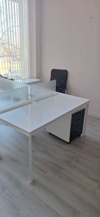 Офис мебели и оборудване