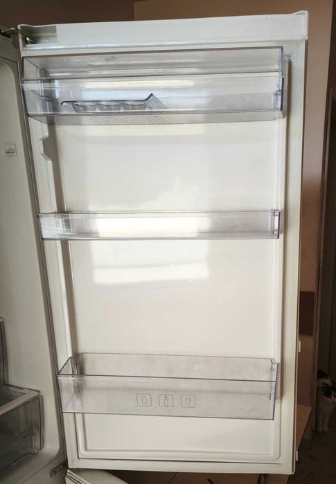 Продавам хладлник Beko