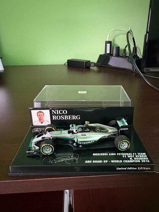 продавам колекция формула 1 на  Lewis Hamilton MINICHAMPS 1/43 Мercedes
