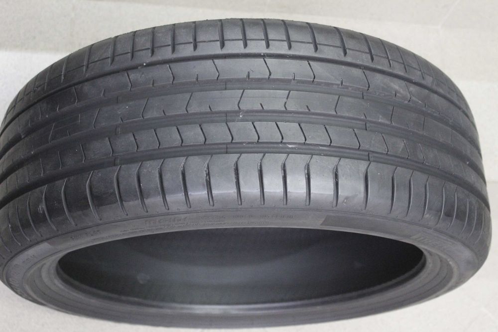 255/40-19 Pirelli P Zero RSC