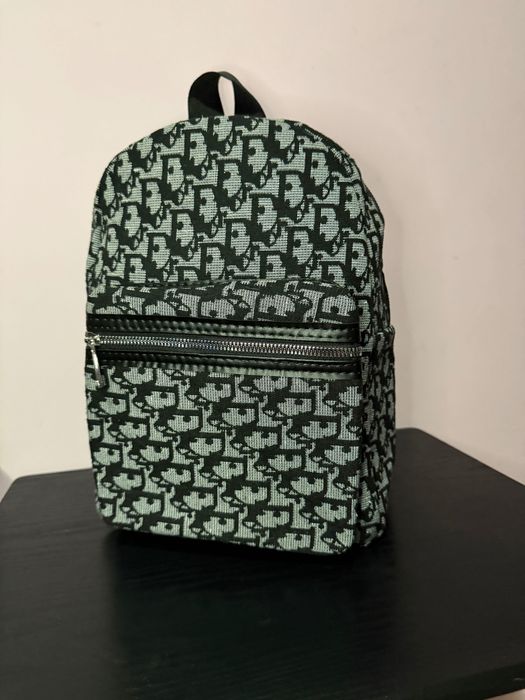 Черна ранца на Dior