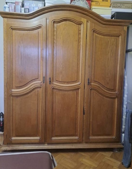 2 Sifoniere + 3 comode + cuier din lemn masiv toate + oglinda inramata