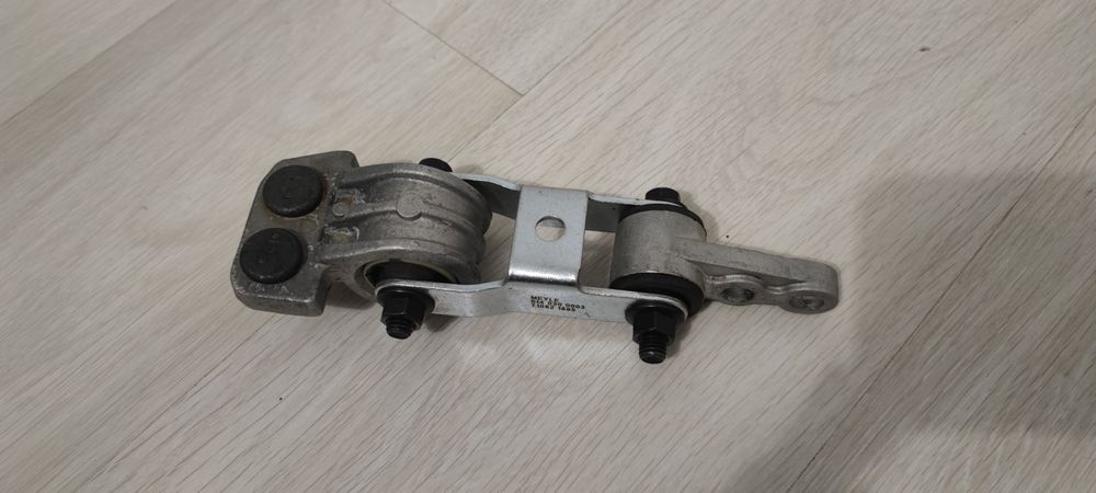 Тампон за двигател Volvo s60/v70/xc70/xc90