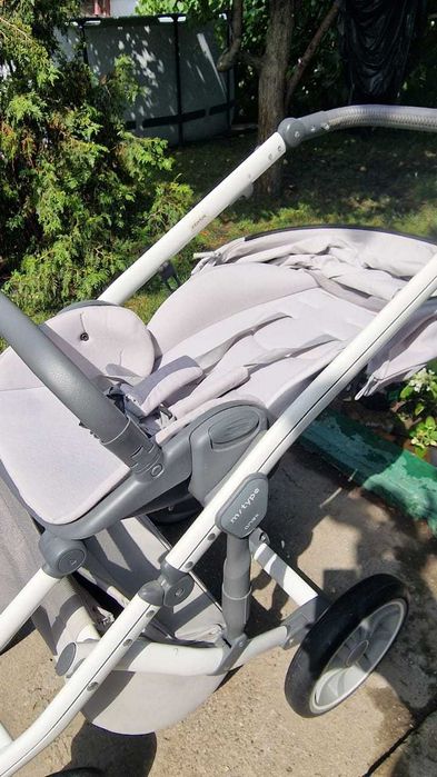 Продам детскую коляску 3в 1