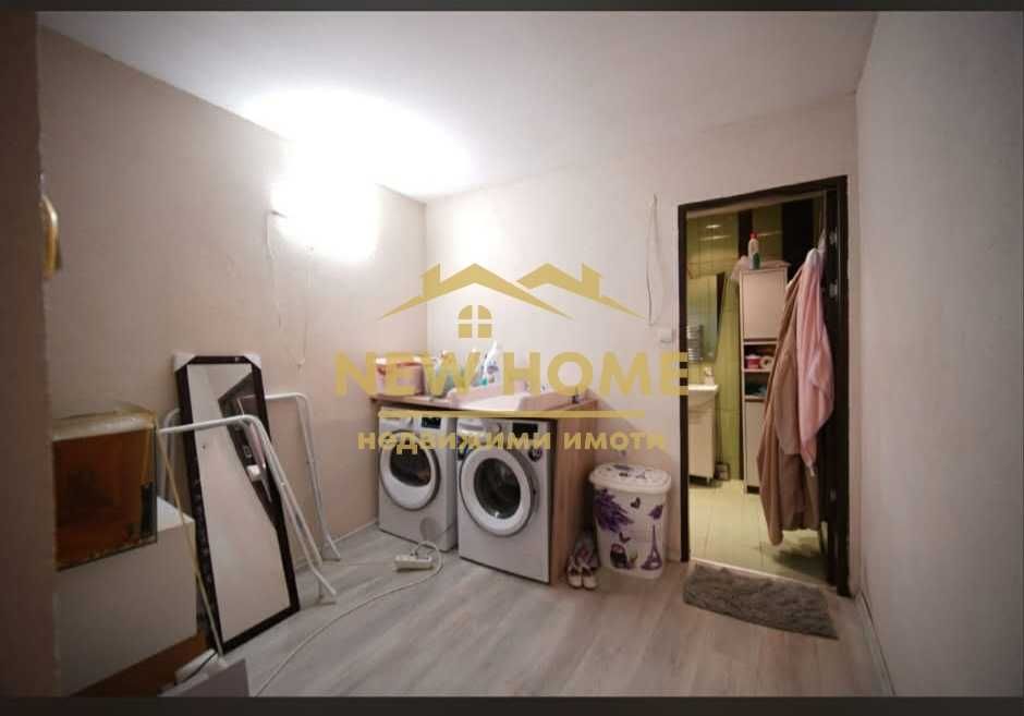 Къща с гараж! В района на Пазара