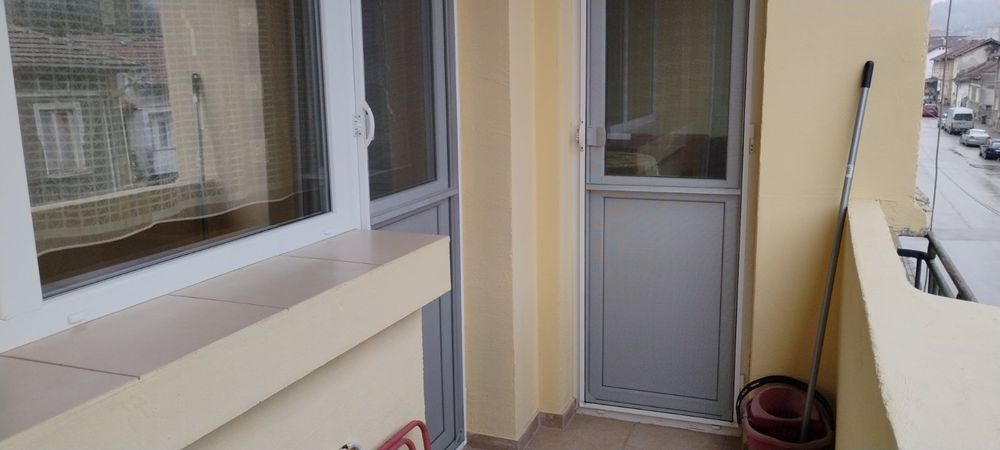 Дава се Под наем