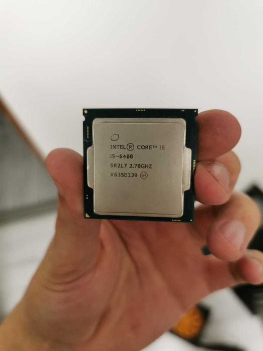 Procesor i5 6400 Skylake (generația a 6-a)  + cooler intel cadou (functional, dar cu un piciorus defect)