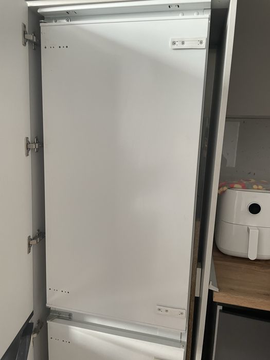 Б/У встраиваемый холодилльник