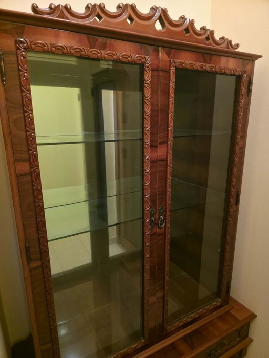 Vitrina sufragerie, lemn masiv. Mobilier