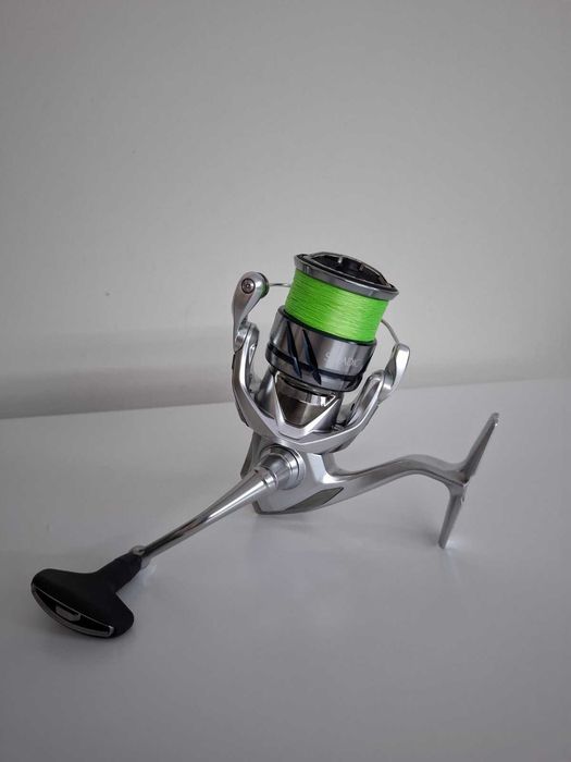 НОВ Shimano Stradic FM C3000