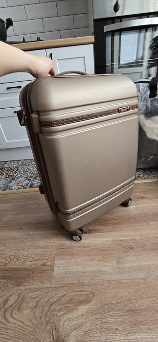 Чемодан дорожный