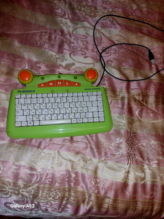 Продавам  клариатура за компютър