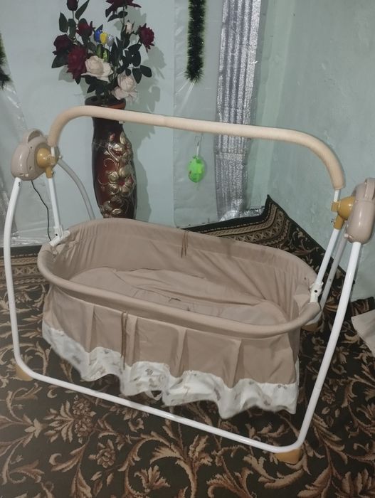 Aqilli belanchak chaqaloq uchun elektronniy