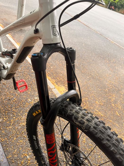 Vand furca Rockshox Yari 180mm si shock Rockshox Deluxe Select 230x65mm
