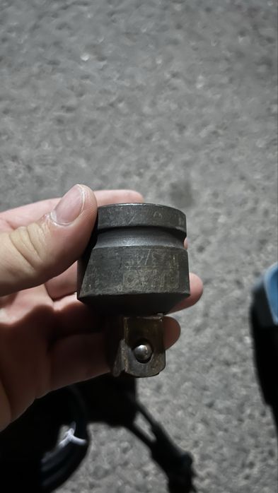 Ударный гайковёрт Makita TW1000