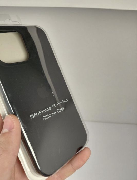 Husa neagra Apple Iphone 16 Pro Max