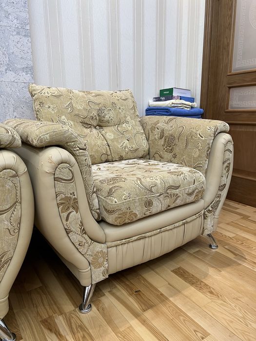 Продам диван с креслом