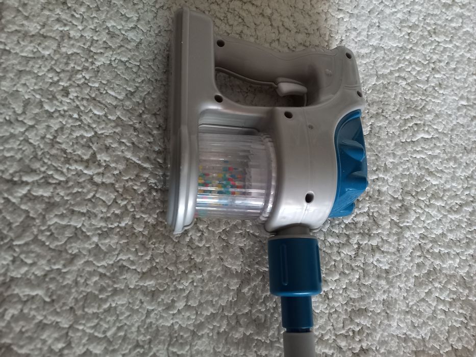 Детска прахосмукачка и робот прахосмукачка