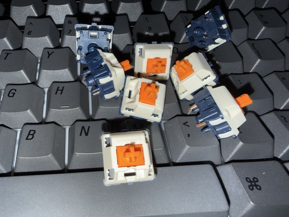 100 Switch-uri Cherry MX Falcon Heavy Tactile