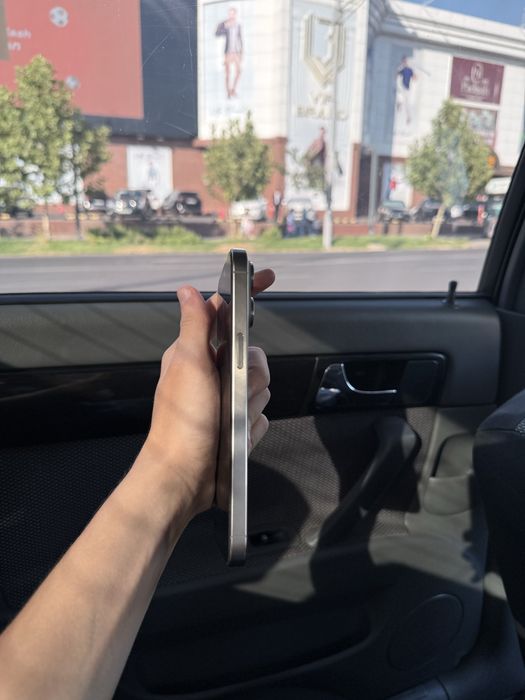 Iphone 15 pro max bir qol ozimiki sotiladi