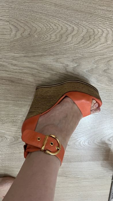 Продам босоножки скала