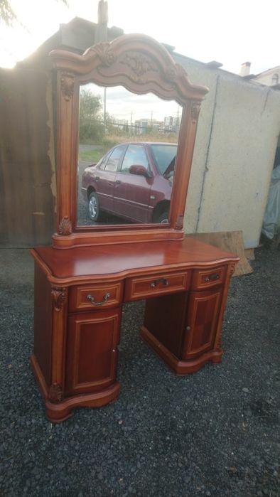 Камод с зерколом