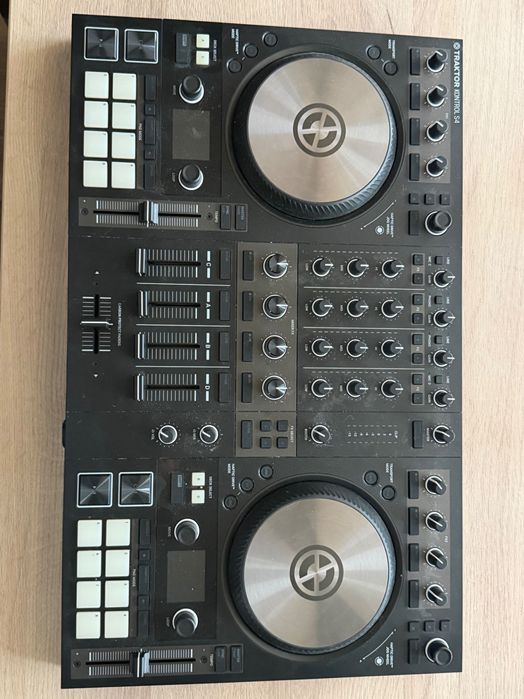 Traktor Kontrol S4 MK3